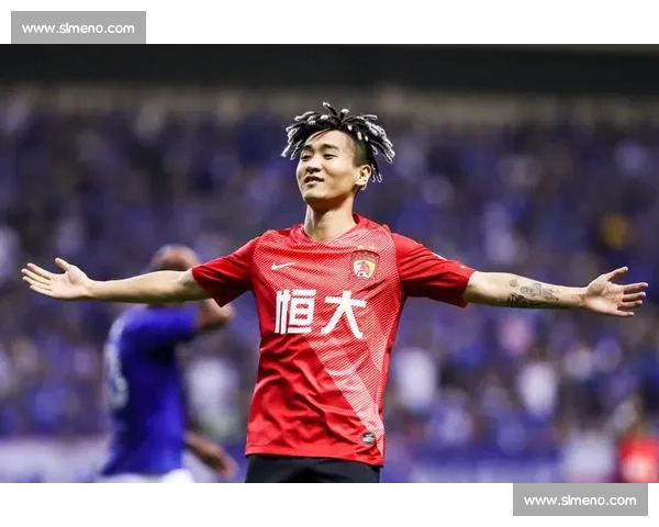 广州队老队长怒批韦世豪：贪得无厌毁球队，球迷区对骂引争议